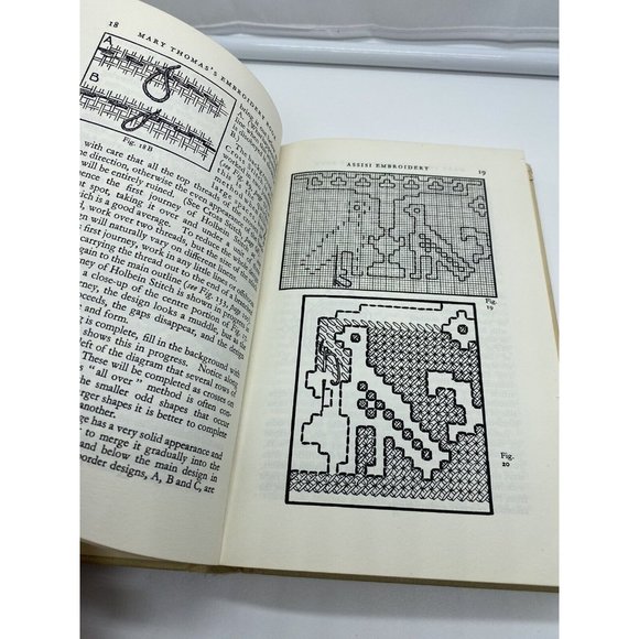 Mary Thomas's Embroidery Book by Mary Thomas Hardcover Dust Jacket 1936 - Picture 8 of 14